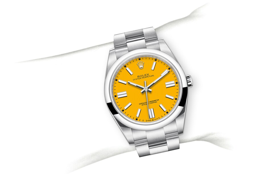 m124300-0004_modelpage_on_wrist_landscape.jpg