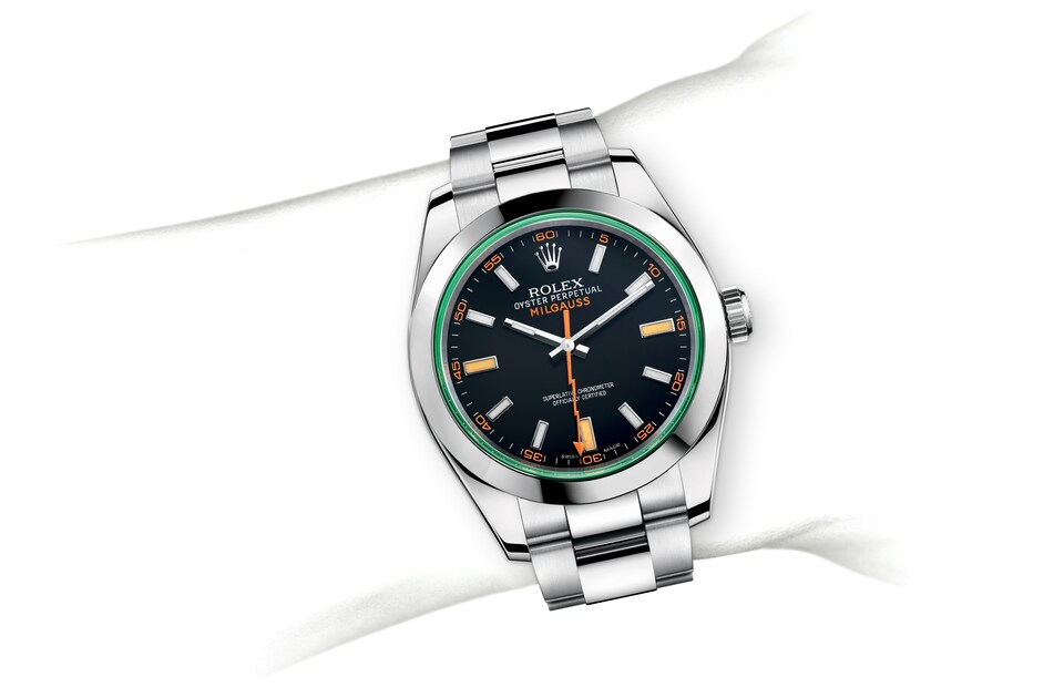 m116400gv-0001_modelpage_on_wrist_landscape-1.jpg