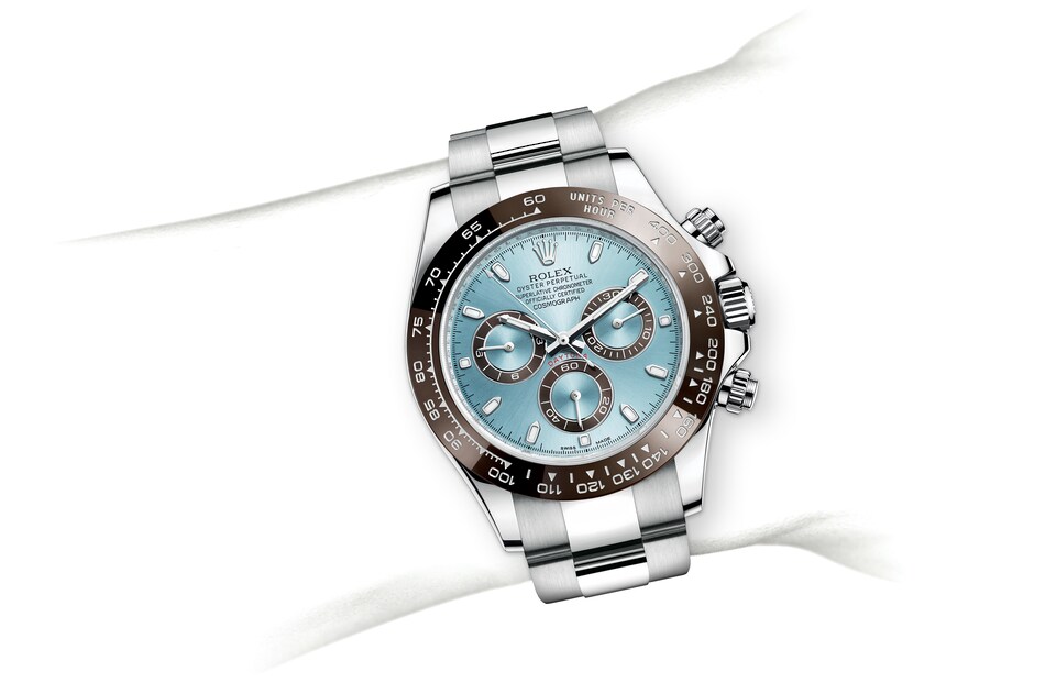 m116506-0001_modelpage_on_wrist_landscape-1.jpg