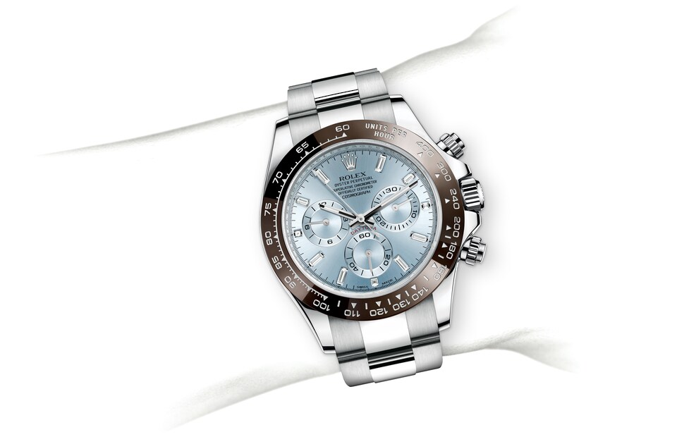 m116506-0002_modelpage_on_wrist_landscape-1.jpg