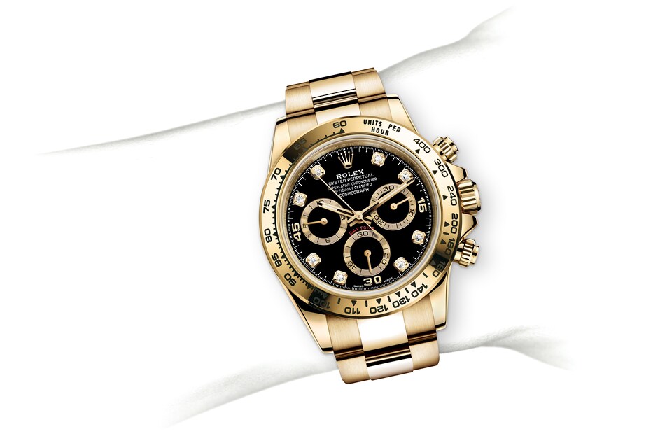 m116508-0016_modelpage_on_wrist_landscape-1.jpg