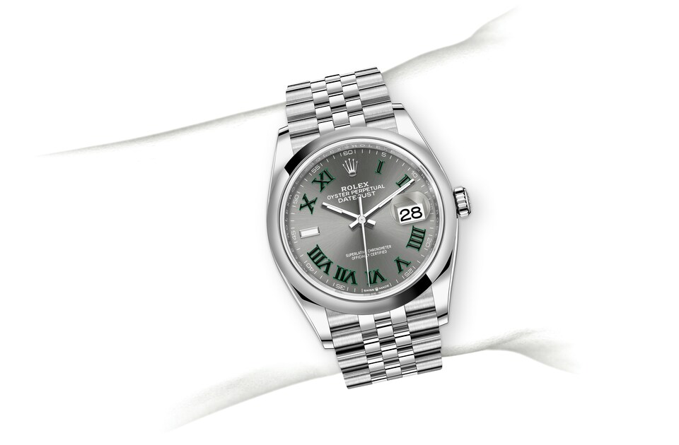 m126200-0017_modelpage_on_wrist_landscape-1.jpg