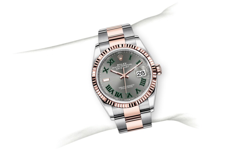 m126231-0030_modelpage_on_wrist_landscape-1.jpg
