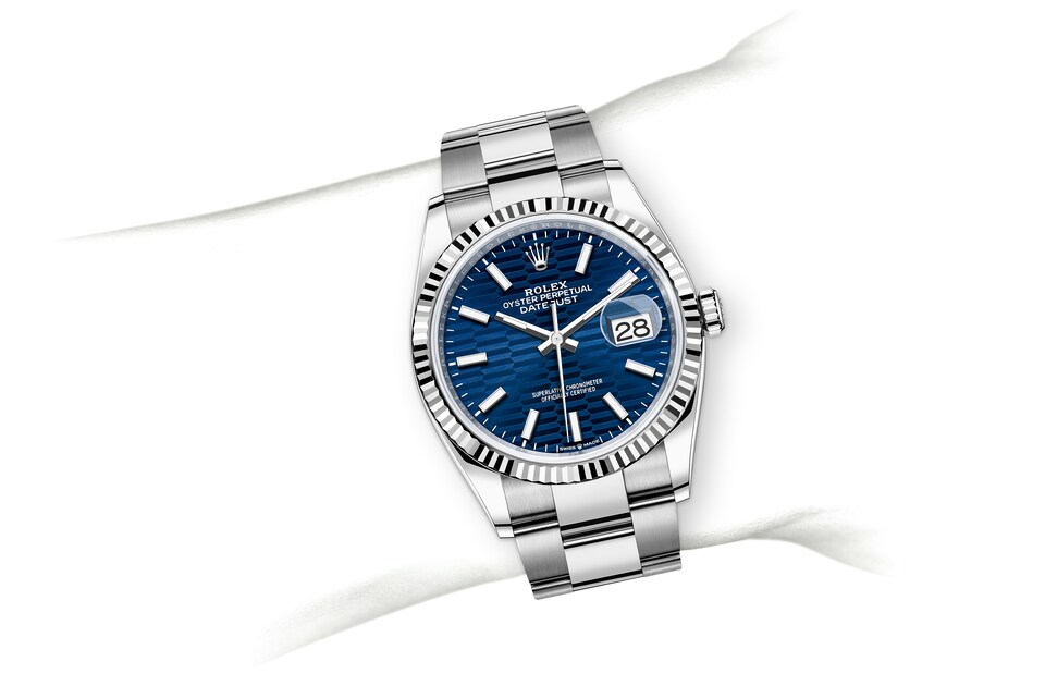 m126234-0050_modelpage_on_wrist_landscape-1.jpg