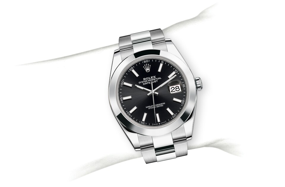 m126300-0011_modelpage_on_wrist_landscape-1.jpg