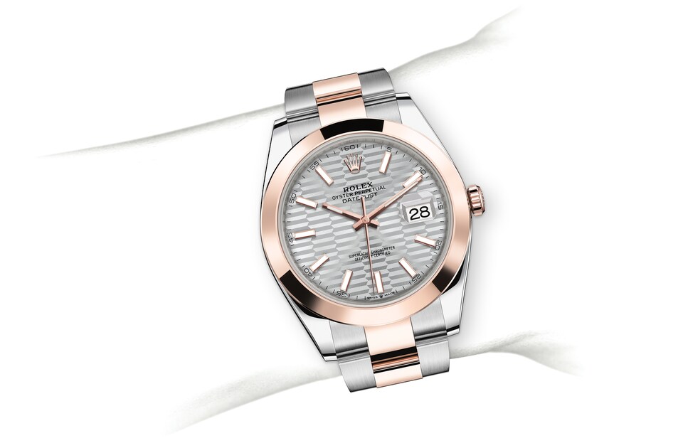 m126301-0017_modelpage_on_wrist_landscape-1.jpg