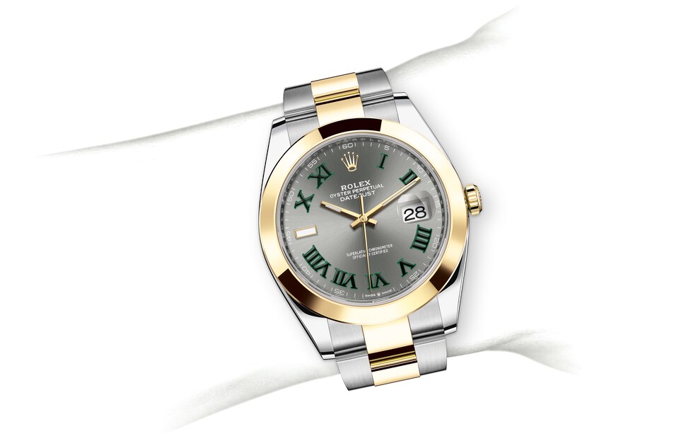 m126303-0019_modelpage_on_wrist_landscape-1.jpg