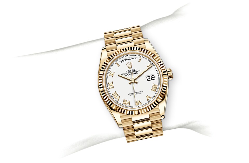 m128238-0076_modelpage_on_wrist_landscape-1.jpg