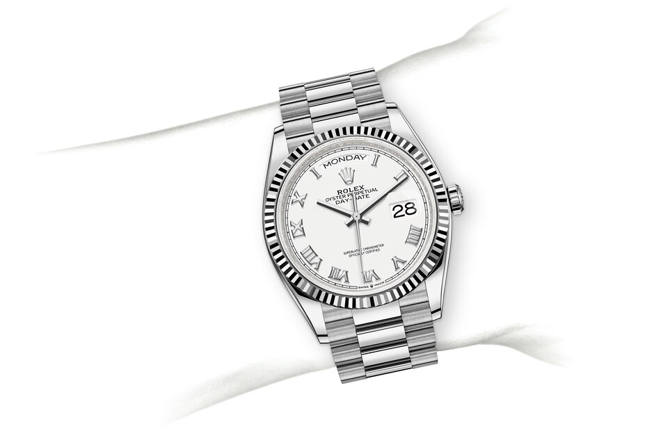 m128239-0038_modelpage_on_wrist_landscape-1.jpg