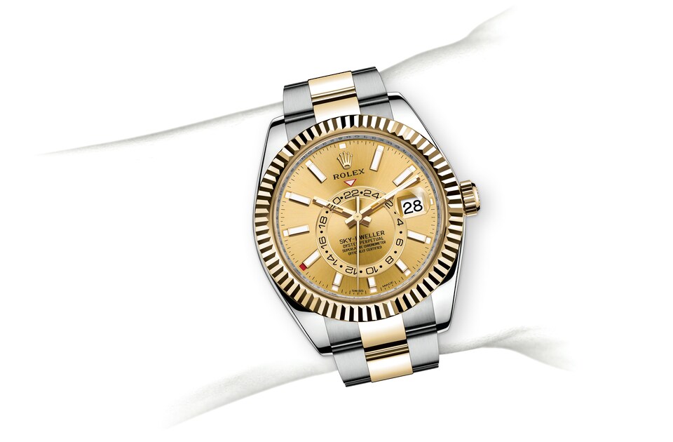 m326933-0001_modelpage_on_wrist_landscape-1.jpg