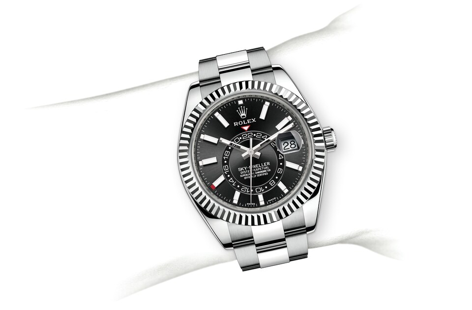 m326934-0005_modelpage_on_wrist_landscape-1.jpg