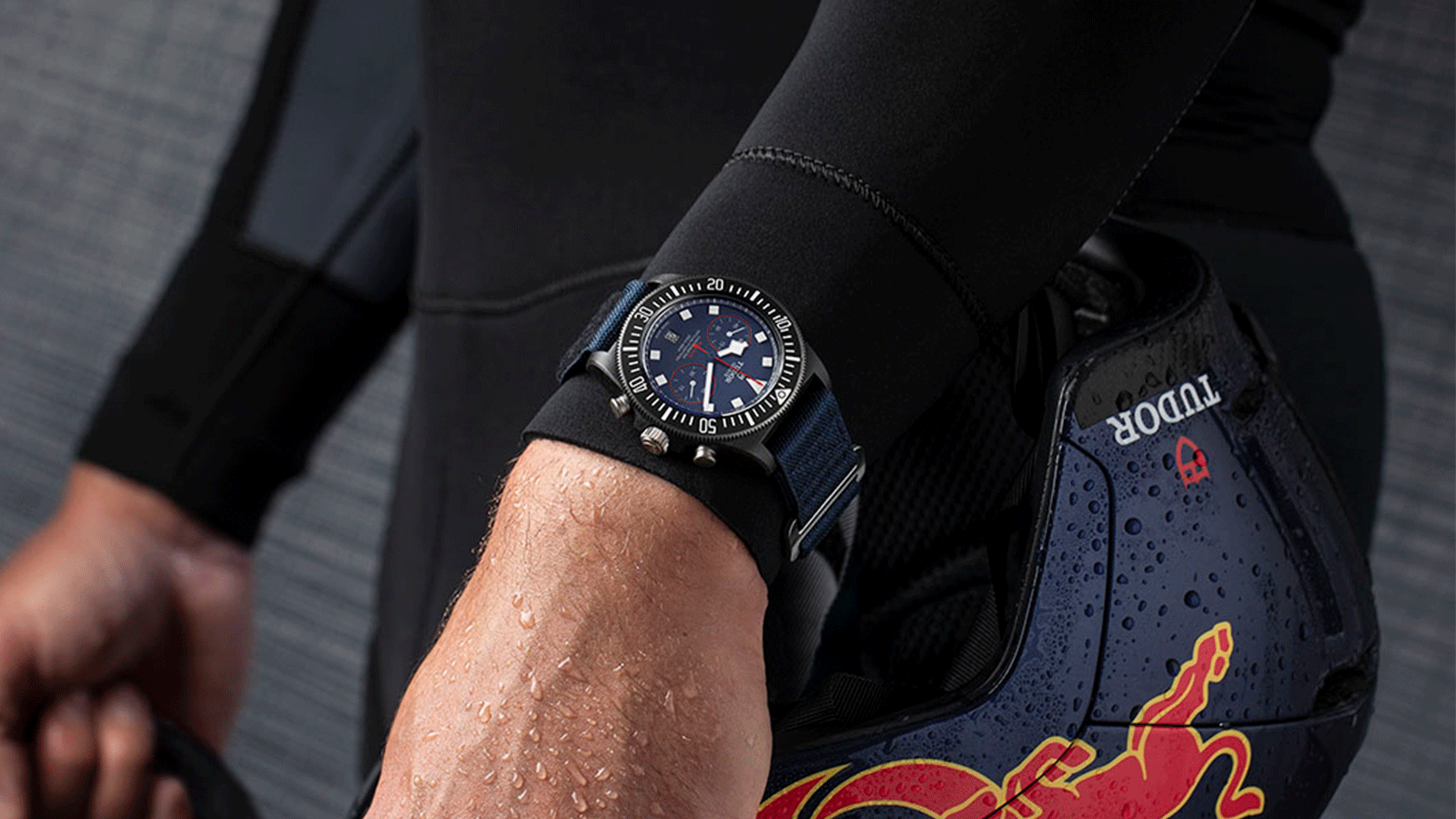 Beyond the 100% Swiss sailing crew, Alinghi Red Bull Racing brings together cutting-edge skills, particularly in the field of design. TUDOR honours its partner with the new Pelagos FXD "Alinghi Red Bull Racing Edition".