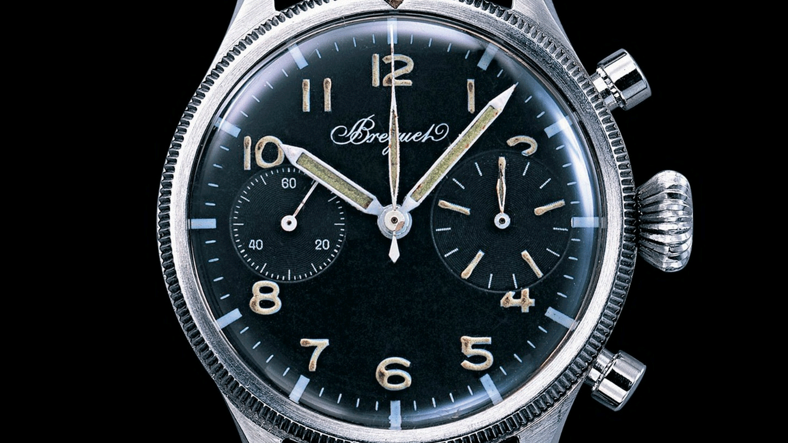 Breguet expressed its interest and designed a model that was quickly approved by the authorities. The year was 1954 and the legend of the Type 20 had just begun.