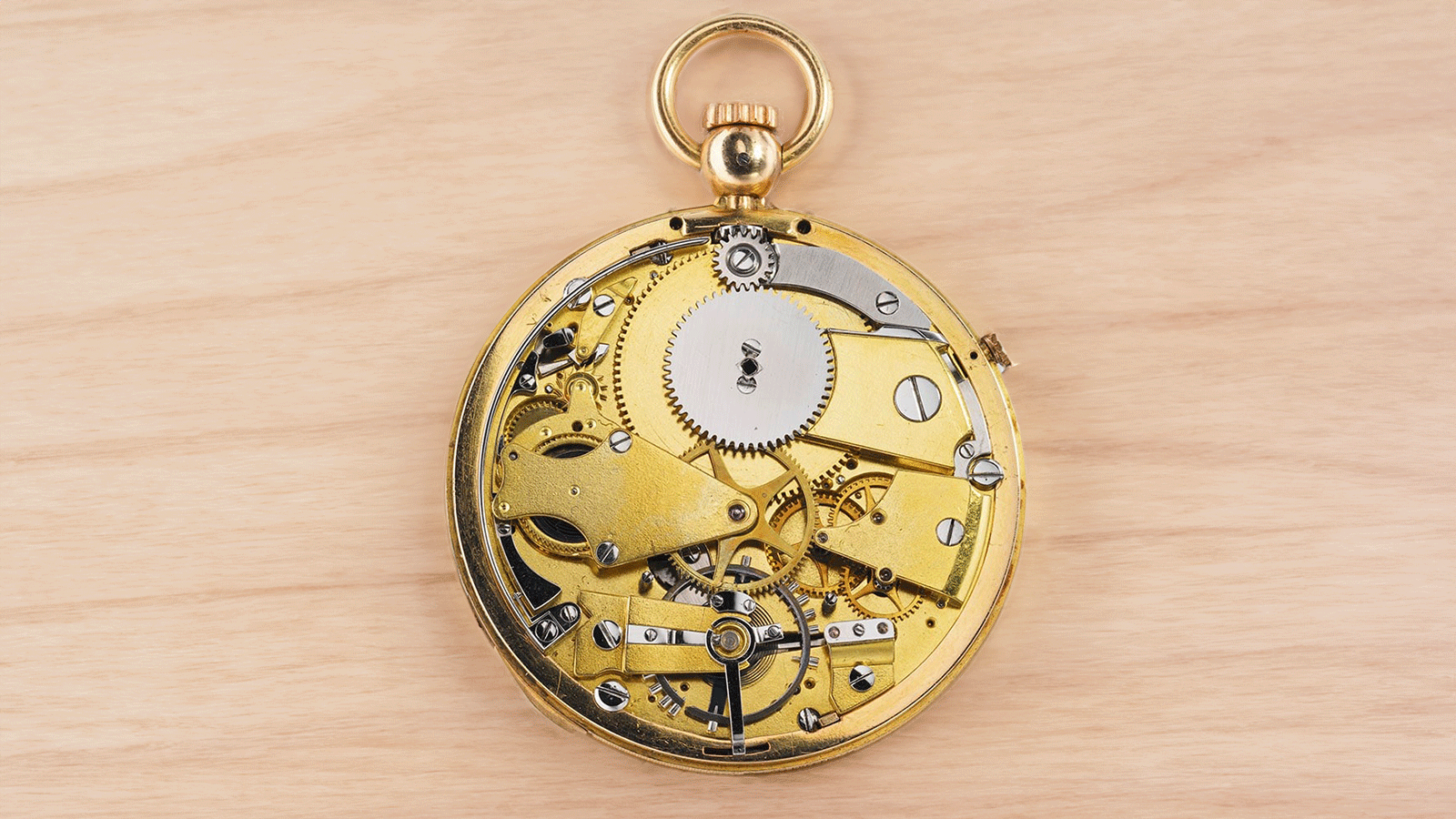 The first watches to be equipped with a winding crown were produced by Antoine-Louis Breguet. 