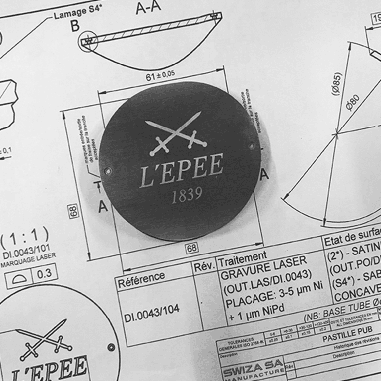 L'EPEE TIME FAST — RED CAR WITH WHITE TRIANGLE 74.6004/164