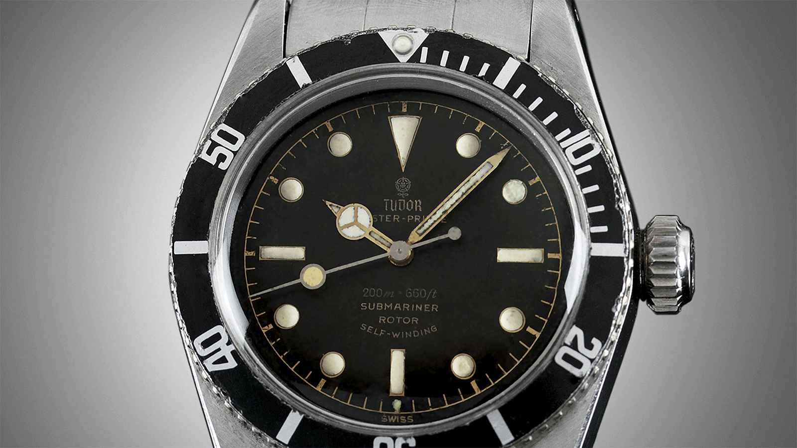 Renamed “Big Crown” by collectors, an allusion to its 8 mm winding crown, reference 7924 appeared in 1958.