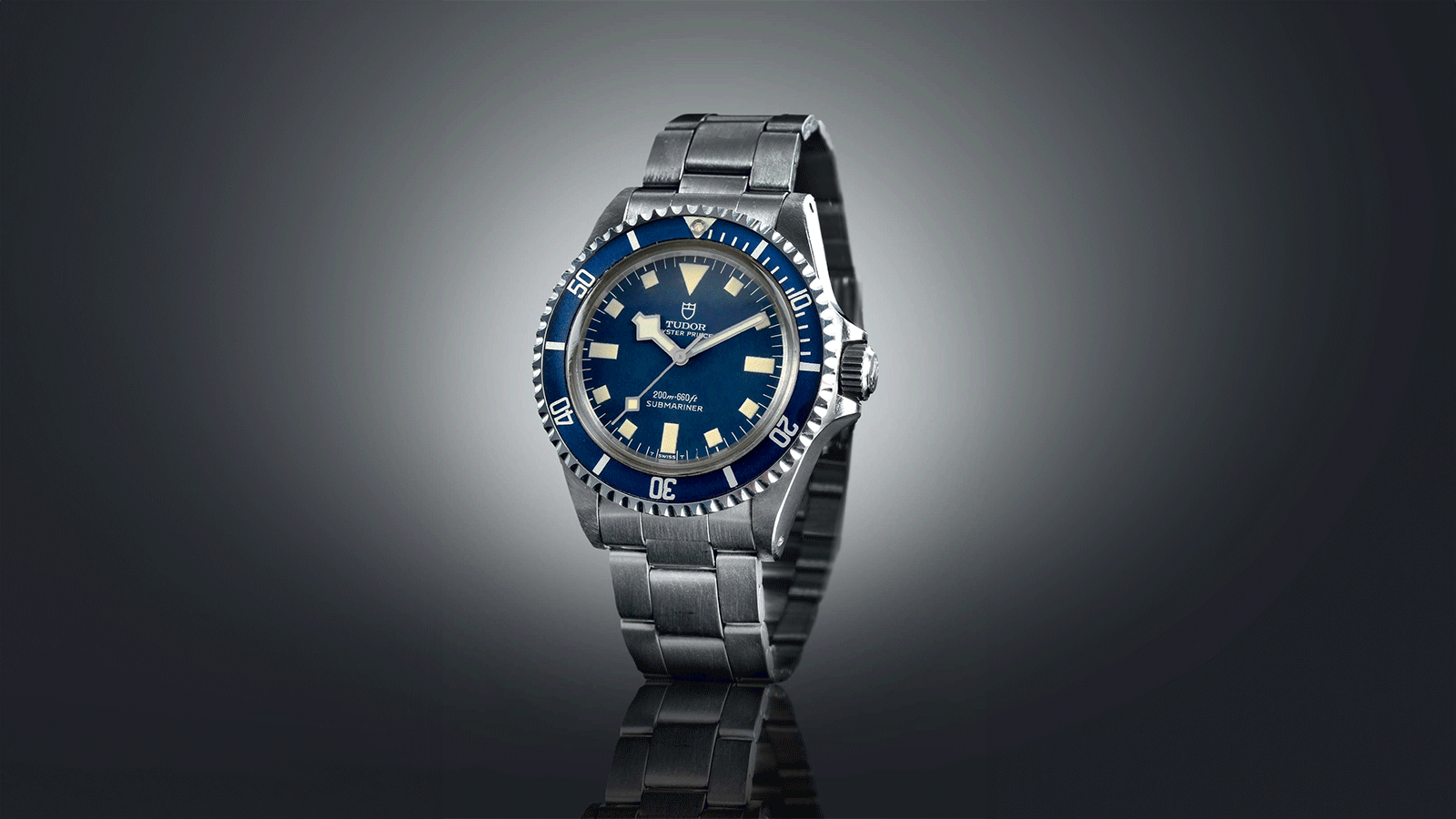 In the mid-1970s, reference 7016 was replaced by reference 9401/0, which welcomed a higher-performance movement with the ETA Calibre 2776, notably allowing more precise time-setting thanks to a stop-seconds function.