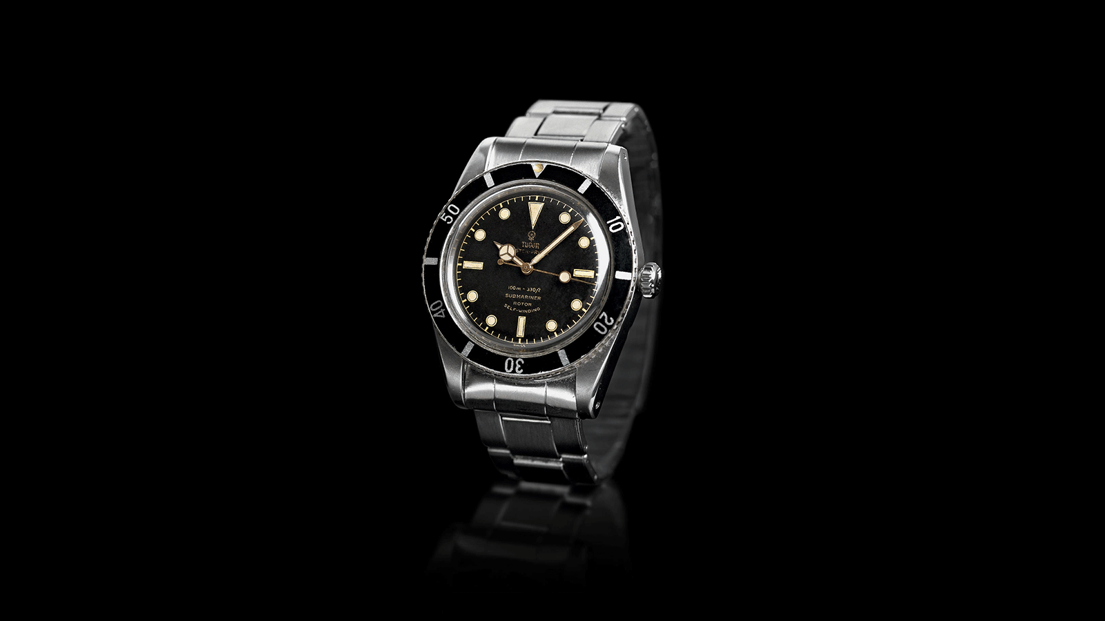 The first TUDOR divers’ watch was presented in 1954. It bore the name TUDOR Oyster Prince Submariner, reference 7922. 