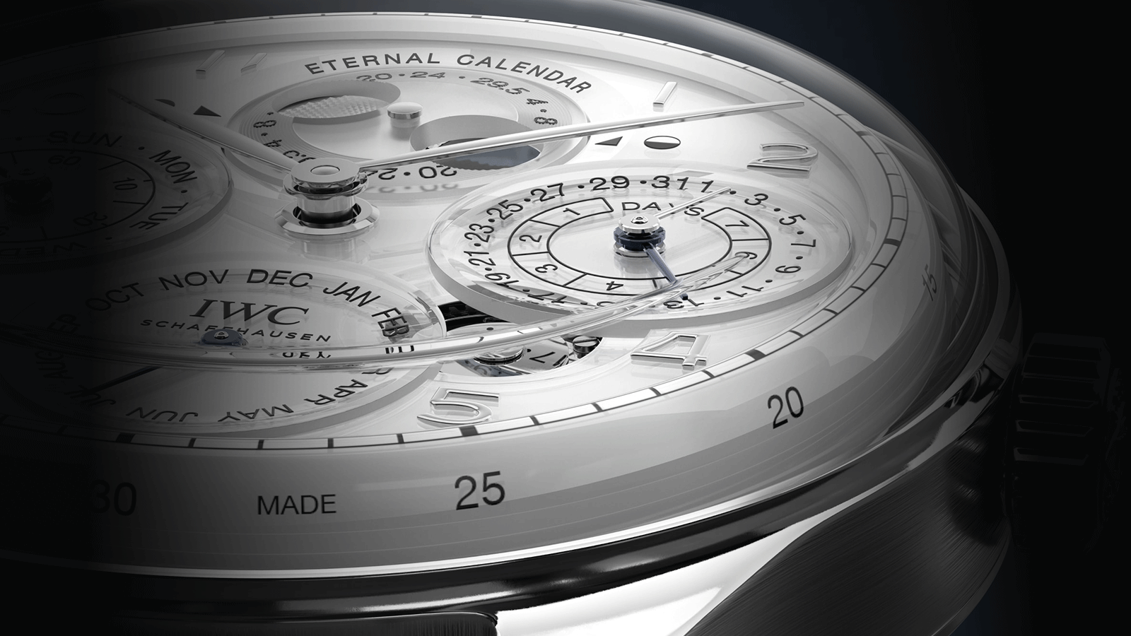The Portugieser Eternal Calendar features an intricately finished platinum case with polished and brushed surfaces. Another highlight is the glass dial, which is manufactured in a complex process. 