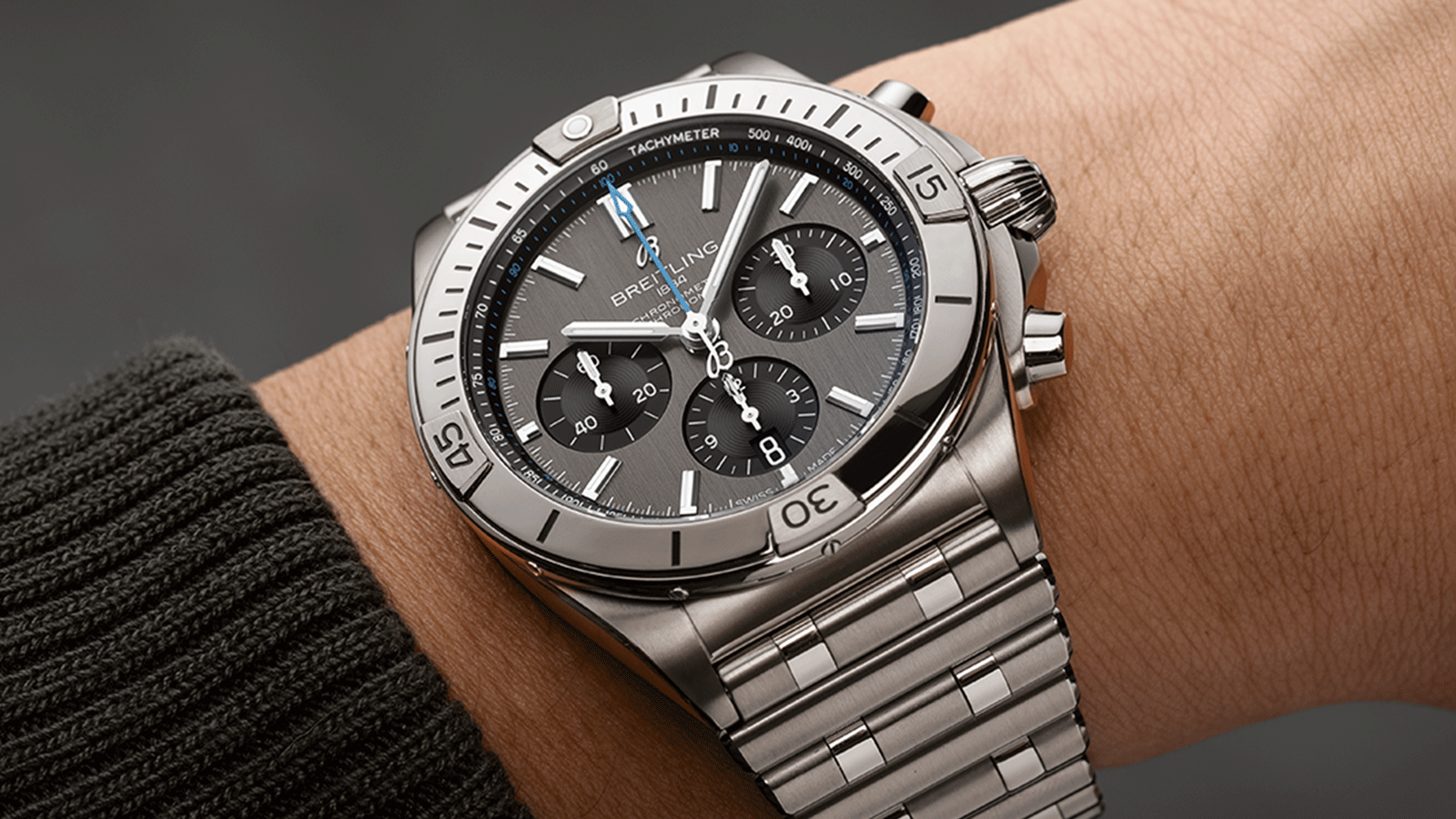 The Chronomat holds a significant place in Breitling’s history. Introduced in 1984, at a time where extra-thin quartz timepieces were the order of the day, Breitling placed a bold bet on an impressively proportioned mechanical watch.
