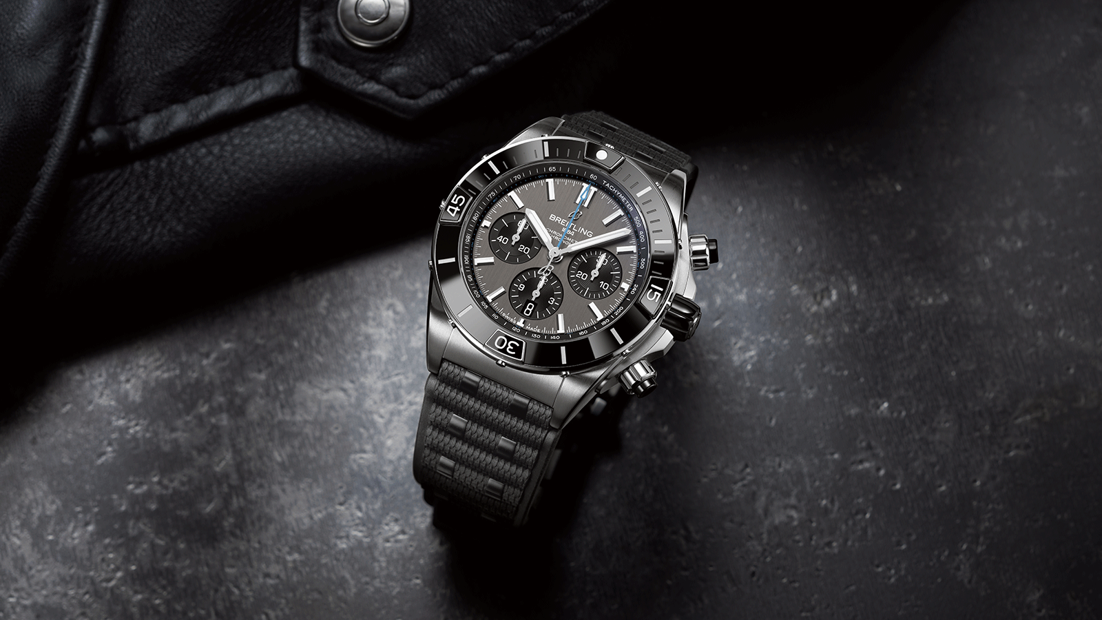 The Super Chronomat is inspired by the original 1980s Chronomat that Breitling created for the most daring aerobatic squadrons.