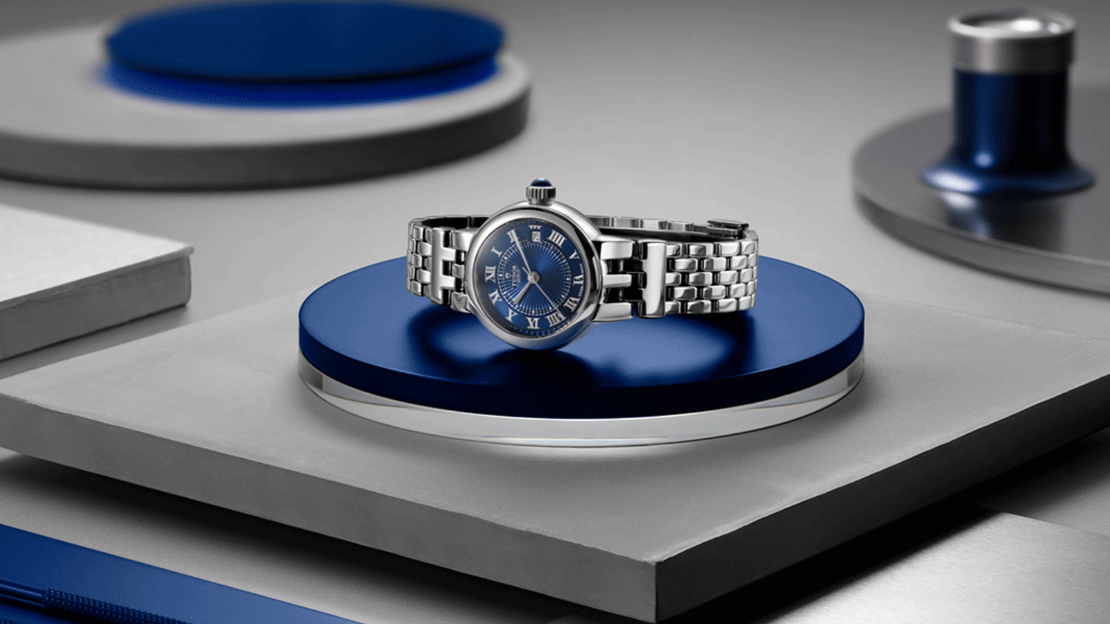 In a nod to its historic aesthetic codes, TUDOR presents its signature "TUDOR Blue" dial on the bold yet delicate Clair de Rose, available with Roman numerals and diamond hour markers.