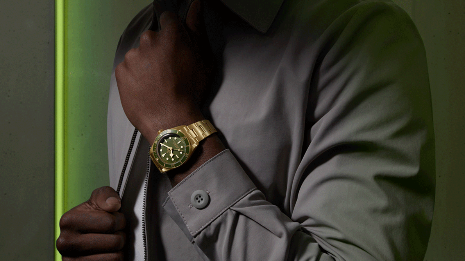 Meet the new TUDOR Black Bay 58 18K, featuring a 39mm gold case, solid gold 3-link bracelet, "golden green" dial and bezel and a COSC-certified Manufacture Calibre with a five-year guarantee.