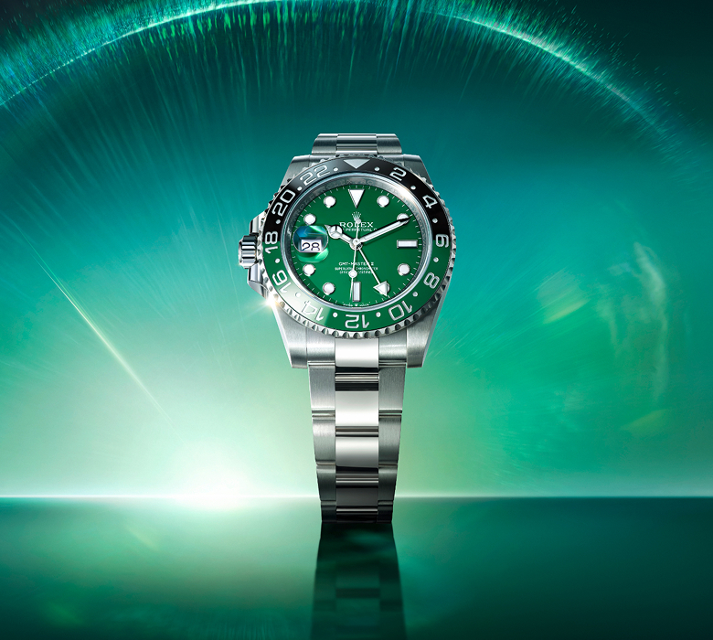 Rolex introduces its very first ceramic dial on an 18 ct white gold version of the Oyster Perpetual GMT-Master II.
