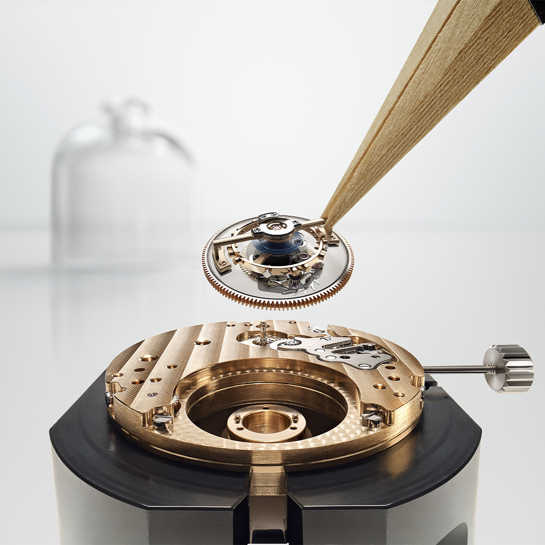 Breguet Classique Tourbillon Sideral 7255BH2Y9VU setting the tourbillon