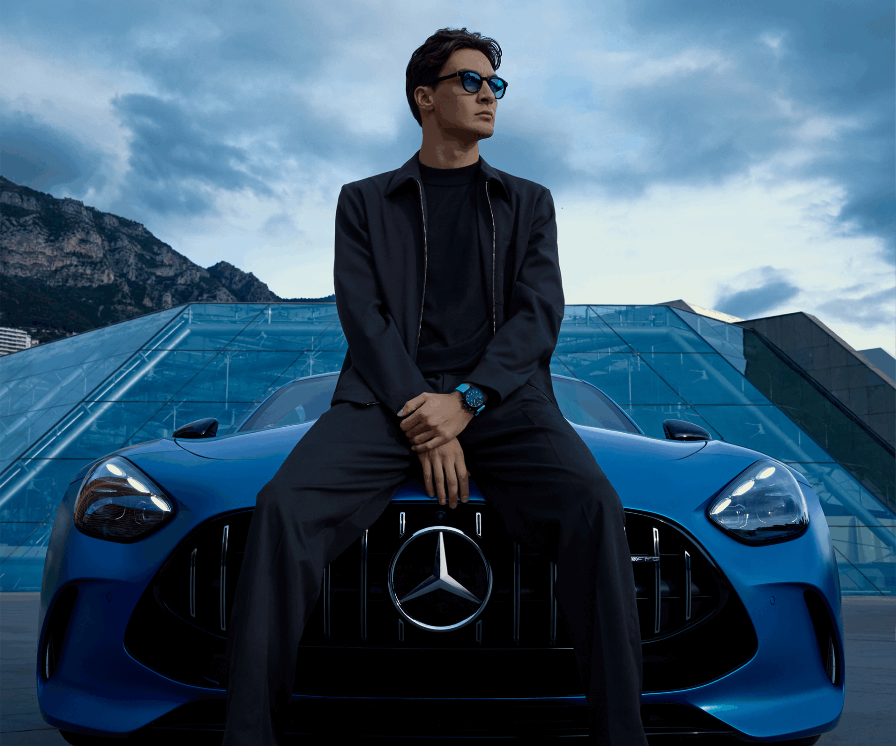 A Collaboration Rooted in Racing and Identity George Russell has been a fixture on the Formula One grid since his debut in 2019. After joining the Mercedes-AMG PETRONAS Formula One™ Team in 2022, the British driver quickly made his mark, claiming pole position at the Hungarian Grand Prix and seven podiums within his first 20 races.